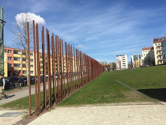 Berlin Duvarı Anıtı